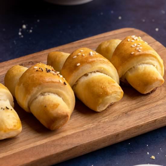 Easy Yeast Rolls for Beginners - Recipe photo by CookhouseDiary