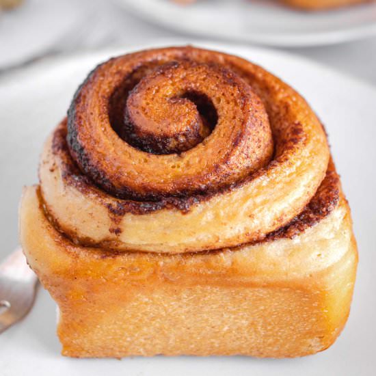 Vegan cinnamon rolls - Recipe photo by theplantbasedschool