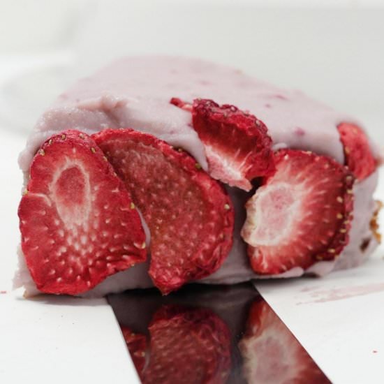 Healthy Strawberry Cake (sugar free - Recipe photo by Lovemybodybymiriam