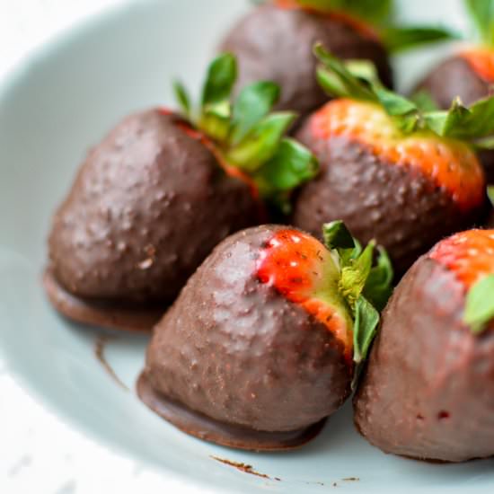 Healthy Chocolate Strawberries - Recipe photo by littlehomeinthemaking