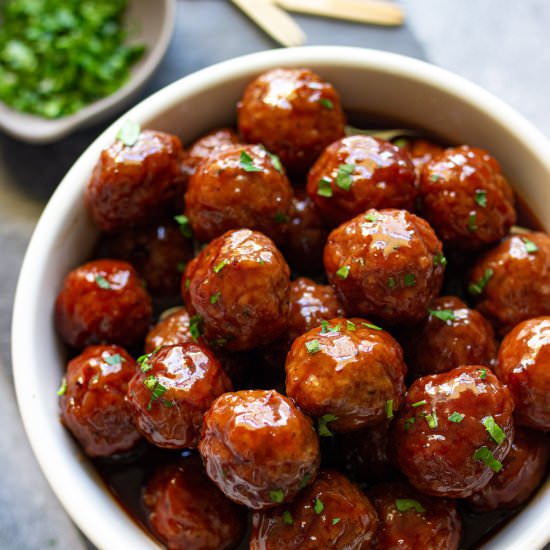 Slow Cooker Grape Jelly Meatballs - Recipe photo by cookingjar