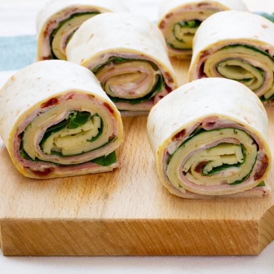 Tortilla rolls with ham and cheese - Recipe photo by mecooks.com