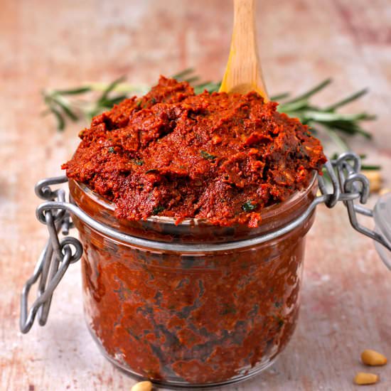 Vegan Pesto Rosso - Recipe photo by veganwithgusto