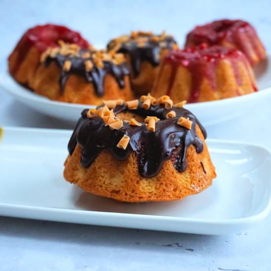 raspberry and chocolate teacakes - Recipe photo by Cuisine Fiend