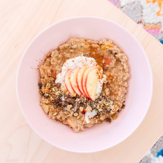 Vegan Apple Pie Oatmeal - Recipe photo by oatmalk