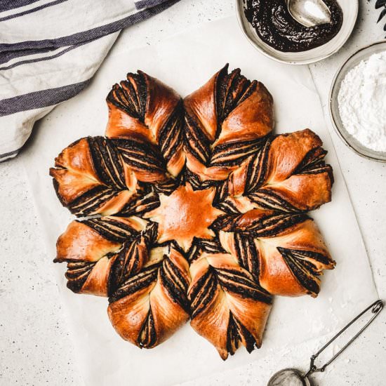 Star bread recipe with chocolate - Recipe photo by Sweetly Cakes