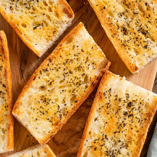 5 Minute Vegan Garlic Bread - Recipe photo by tastythriftytimely