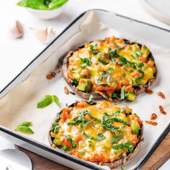 Cheesy Mushroom Pizza with Avocado - Recipe photo by allweeat
