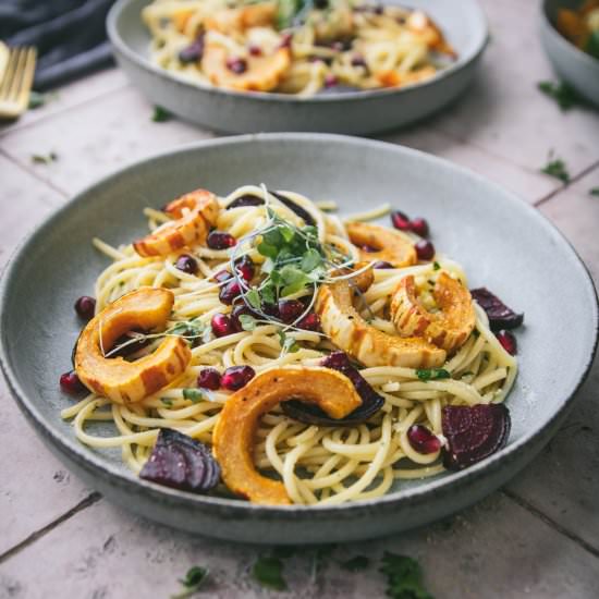 Spaghetti with 12 Cloves of Garlic - Recipe photo by emily_garlichead