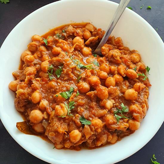 INSTANT POT CHANA MASALA - Recipe photo by Pavanis Kitchen
