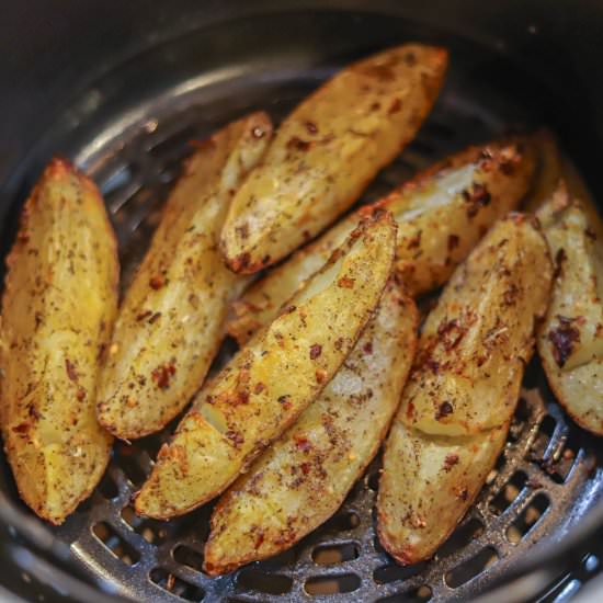 Crispy Air Fried Potato Wedges - Recipe photo by HIldaskitchenblog