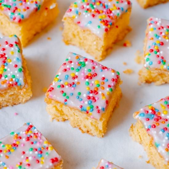 Old School Cake - Recipe photo by Easy Deliciousness