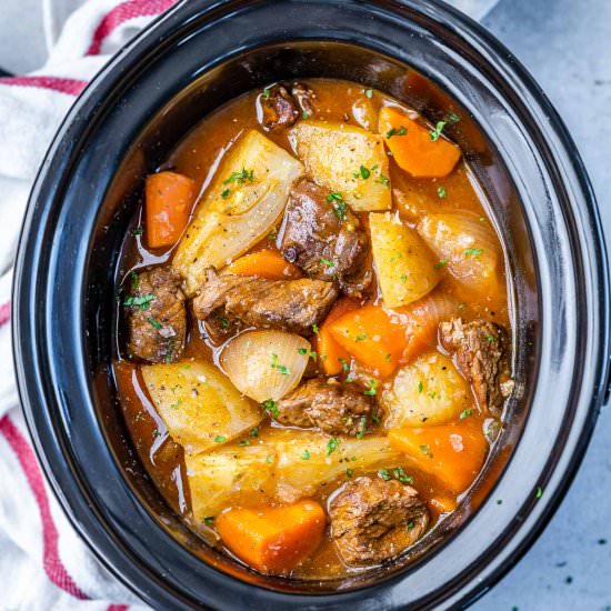 EASY SLOW COOKER BEEF STEW - Recipe photo by healthyfitnessmeals