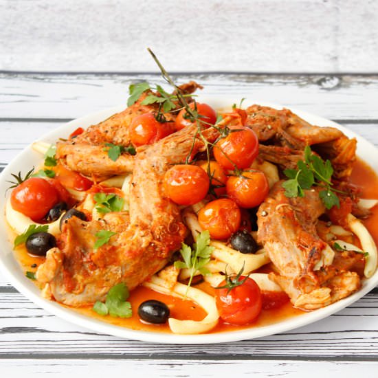 Basque-style rabbit - Recipe photo by mecooks.com