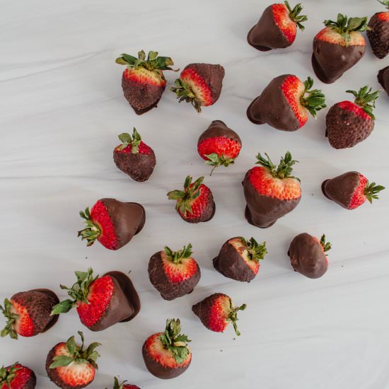 Healthy Chocolate Covered Strawberr - Recipe photo by fitandfull