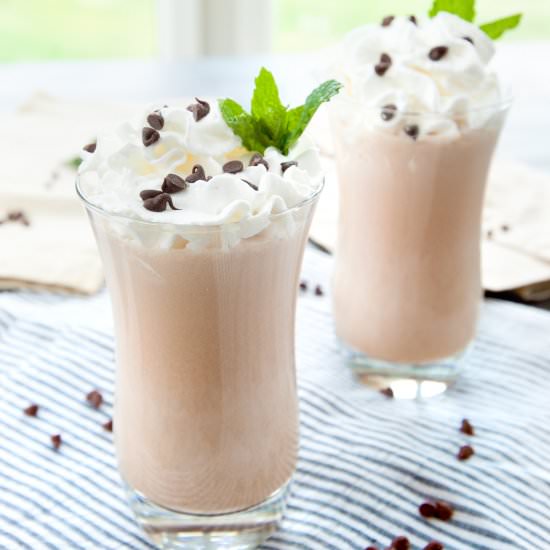 Mint Chocolate Chip Smoothie - Recipe photo by browniebites