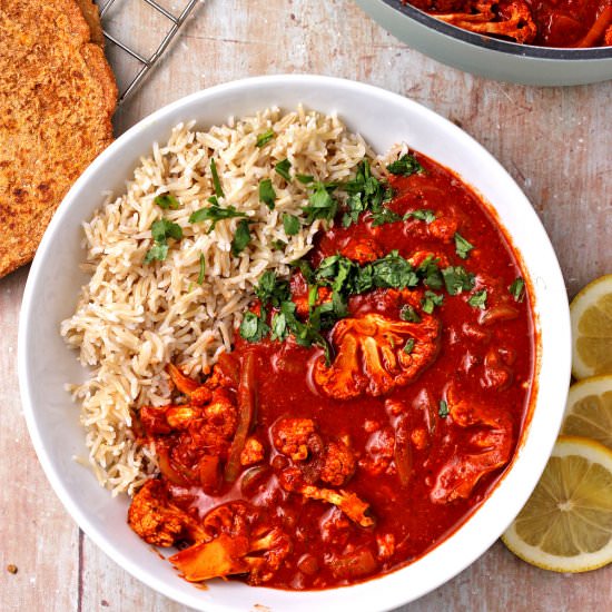 Cauliflower with vindaloo sauce - Recipe photo by veganwithgusto