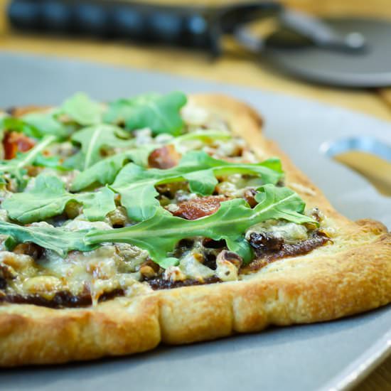 Bacon Pizza with Caramelized Onion - Recipe photo by dizzybusyandhungry