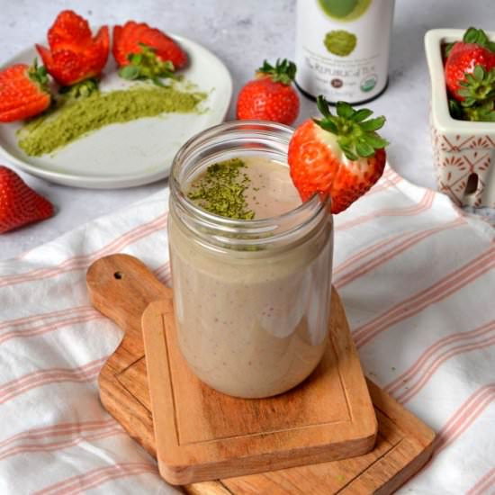 Strawberry Matcha Smoothie - Recipe photo by joytothefood