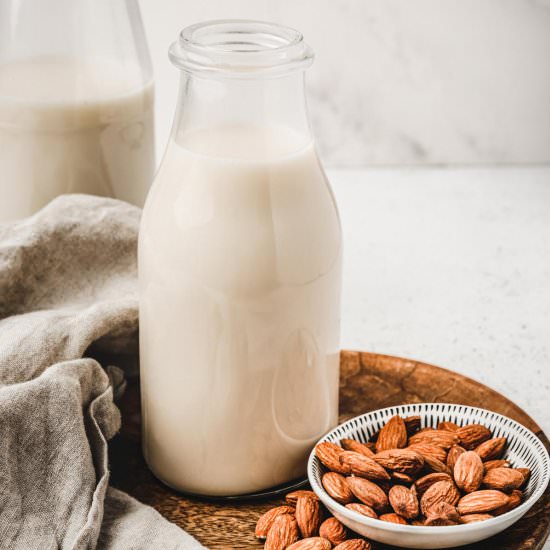 How to make almond milk - Recipe photo by Sweetly Cakes