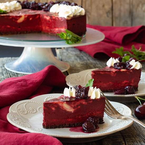 RedVelvet WhiteChocolate Cheesecake - Recipe photo by tenpoundcakecompany