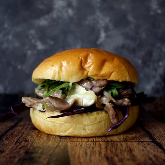 Pulled duck burger - Recipe photo by Travel and Food