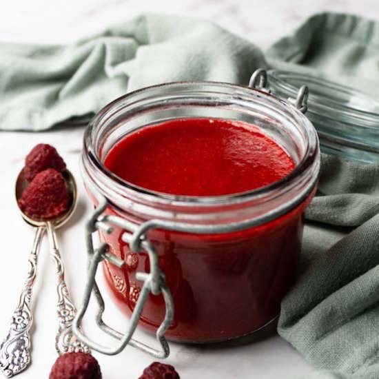 Raspberry coulis - Recipe photo by sugarpursuit