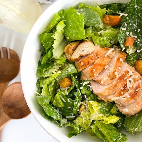 Simple & Easy Chicken Caesar Salad - Recipe photo by Nictastingspoon