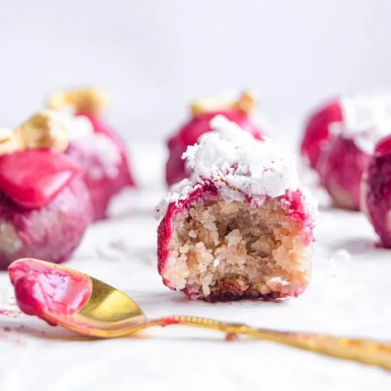 Strawberry Cashew Coconut Bites - Recipe photo by Annikaeats