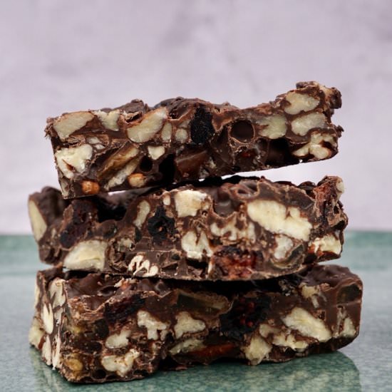 Chocolate, date and nut bars - Recipe photo by Veggie Ideas
