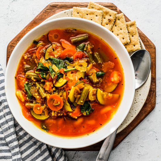 hearty vegetable & quinoa soup - Recipe photo by killingthyme