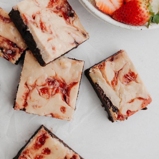 Strawberry Cheesecake Brownies - Recipe photo by alpineella