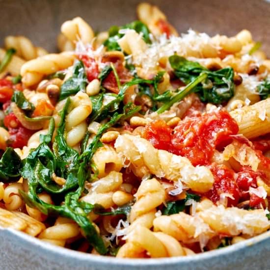 Arugula Pasta with Tomato - Recipe photo by proportionalplate