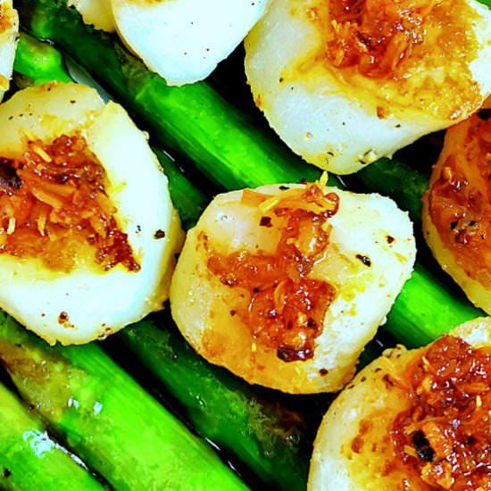 Pan-seared scallops with asparagus - Recipe photo by Taste of Asian Food