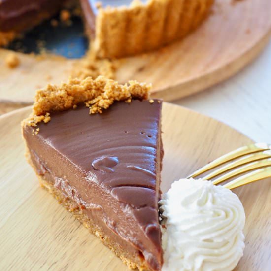 No Bake Chocolate Pie - Recipe photo by thefreshcooky