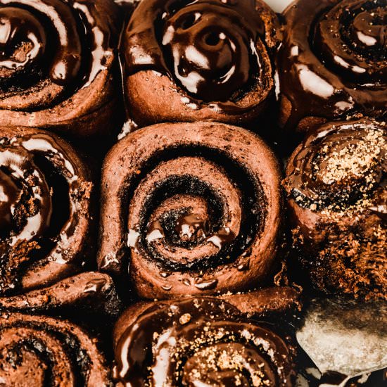 Chocolate cinnamon rolls recipe - Recipe photo by Sweetly Cakes