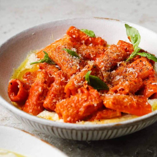 Rigatoni Alla Vodka - Recipe photo by lindseyeatsla