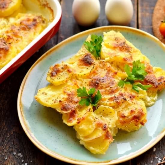 Cheesy Scalloped Potatoes - Recipe photo by FreeFoodTips