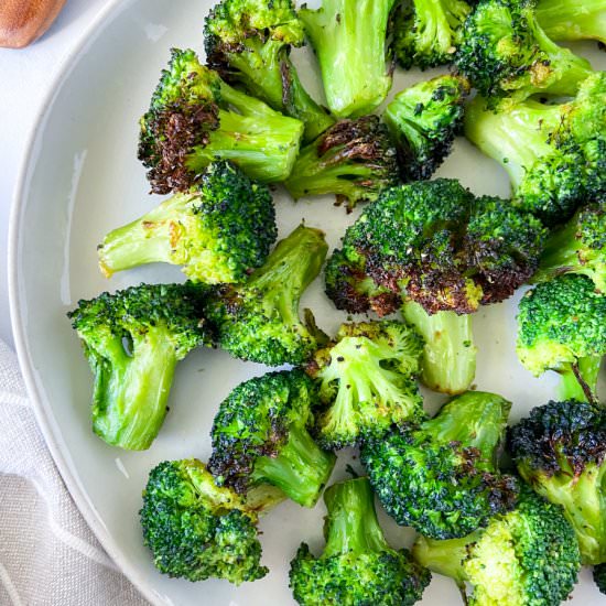 Crispy Air Fryer Broccoli - Recipe photo by Sugarylogic