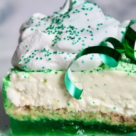 Emerald Leprechaun Cheesecake - Recipe photo by Red Wine Dragons