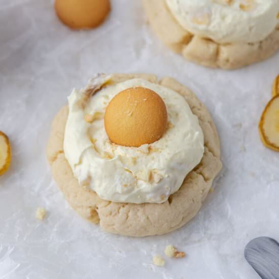 Crumbl banana cream pie cookies - Recipe photo by lifestyleofafoodie