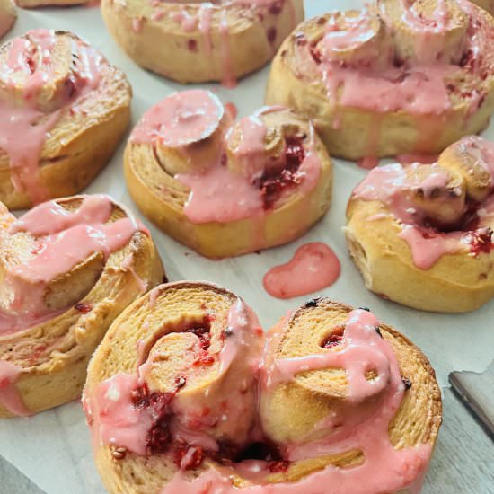 HEART SHAPED RASPBERRY ROLLS - Recipe photo by mayurisjikoni