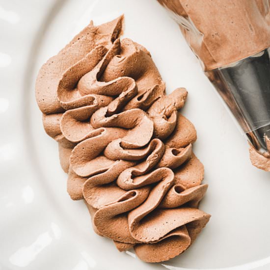 Chocolate mascarpone frosting - Recipe photo by Sweetly Cakes