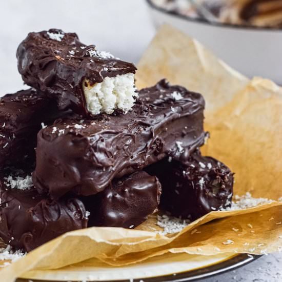 Vegan Bounty Bars - Recipe photo by Annikaeats