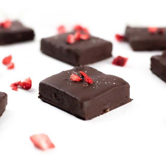 Fudgy No Bake Brownies - Recipe photo by lovefoodnourish