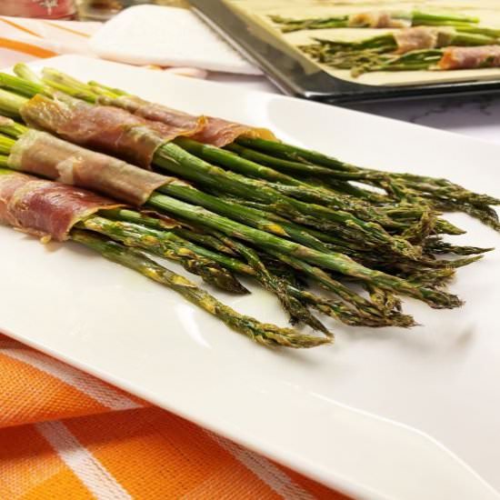 Prosciutto Wrapped Asparagus Spears - Recipe photo by Girlwithaspatula
