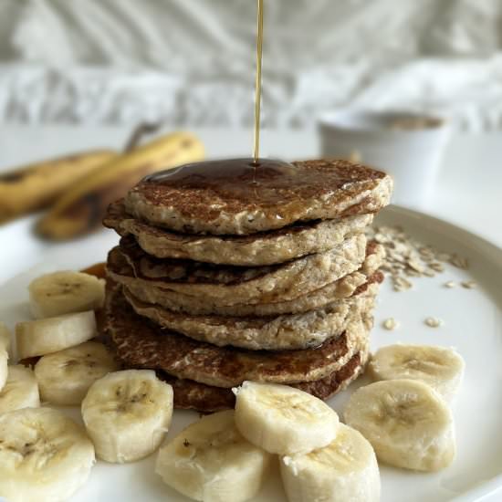 Easy Oatmeal Banana Pancakes - Recipe photo by the_wellness_walnut
