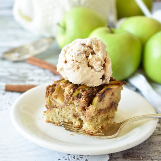 Vegan Apple Cinnamon Cake - Recipe photo by Woman in Real Life