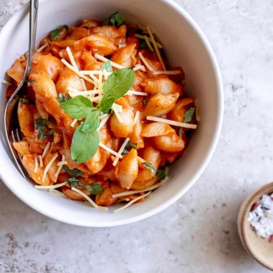 Gigi Hadid Pasta (Spicy Vodka Pasta - Recipe photo by moon and spoon and yum.