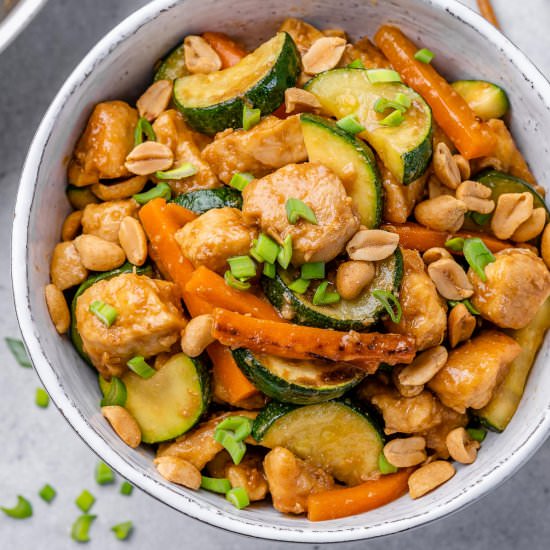 EASY CHICKEN AND ZUCCHINI STIR FRY - Recipe photo by healthyfitnessmeals